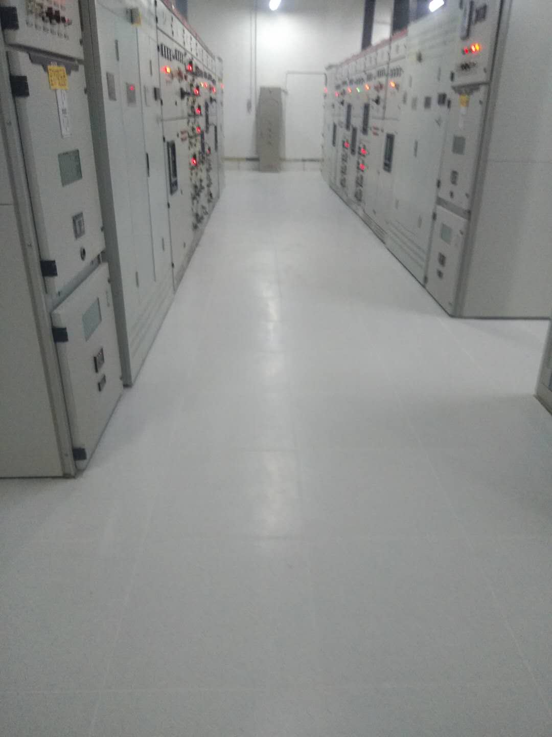 硫酸钙防静电地板如何才能对机房降低能源消耗呢?
